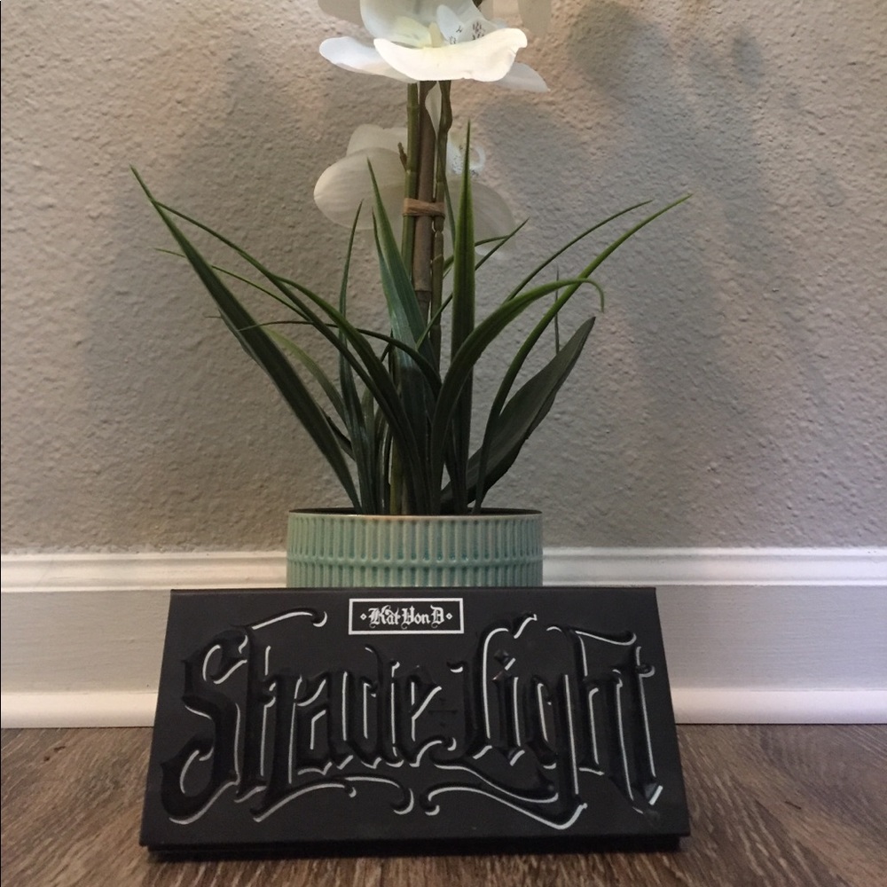 Kat Von D shade + light